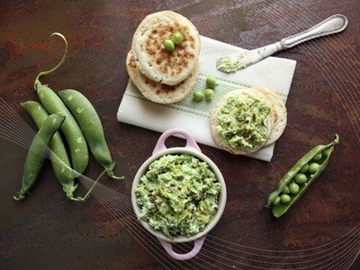 Pea spread and crackers
