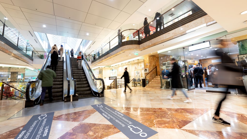 People shopping in a Stockland shopping centre 