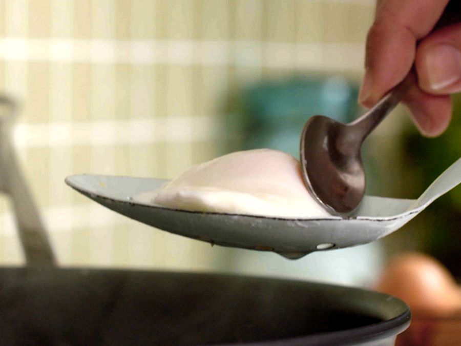 How_to_Cook_Poached_Eggs_Stockland_Jamies_Ministry_of_food