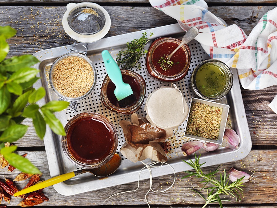 Barbecue marinades and toppings -barbecue sauces