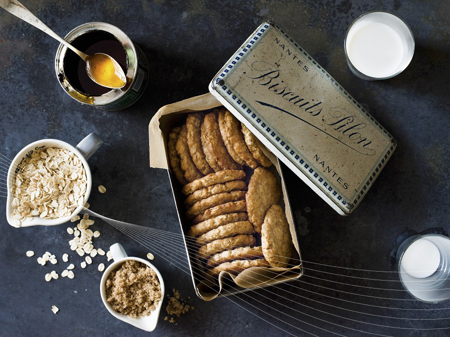 ANZAC Biscuits and Ingredients