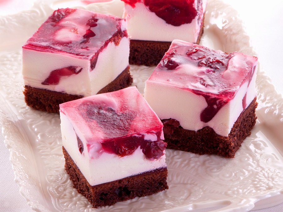 Glutenfree Chocolate cheesecake with cherries and jelly 900x675 Stockland