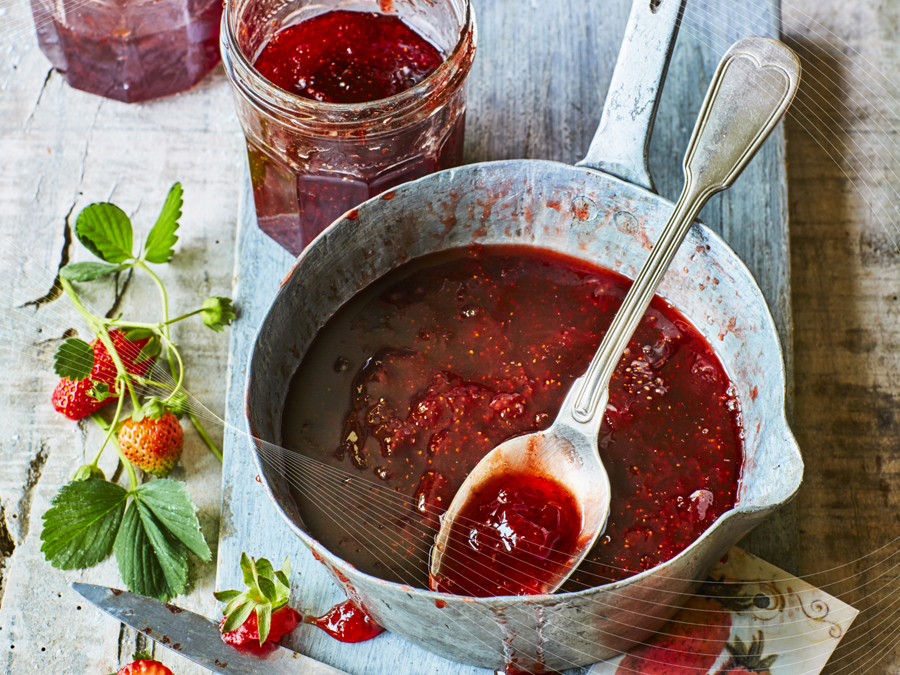Home-made strawberry jam with vanilla