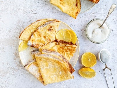 Classic crepes with lemon